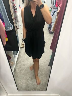 Black Sleeveless V-Neck Semi Formal Dress Size Small